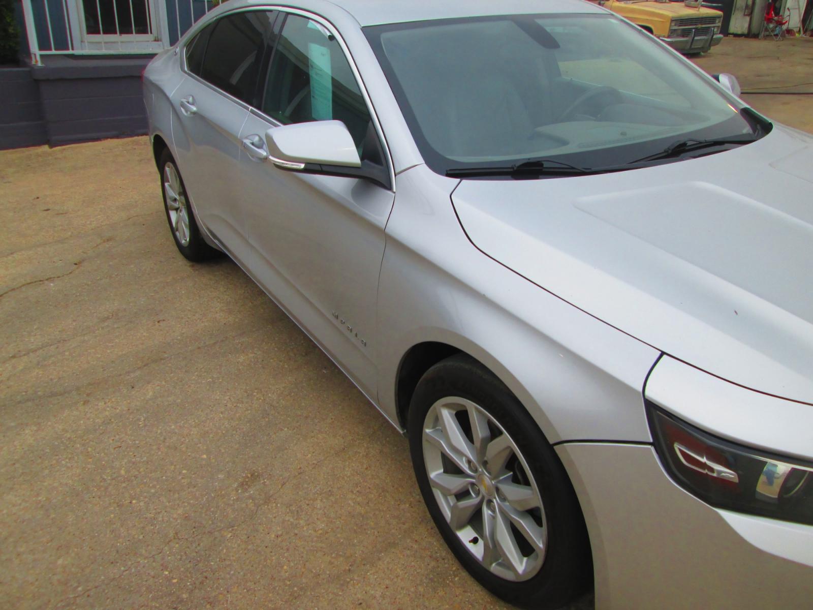 2019 SILVER /GRAY Chevrolet Impala LT (1G11Z5SA5KU) with an 2.5L L4 DOHC 16V engine, 6A transmission, located at 1815 NE 28th St., Fort Worth, TX, 76106, (817) 625-6251, 32.795582, -97.333069 - Photo #2